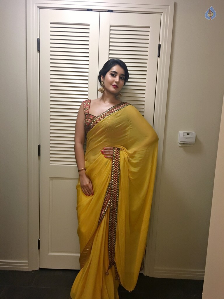 Raashi Khanna Gallery - 7 / 20 photos