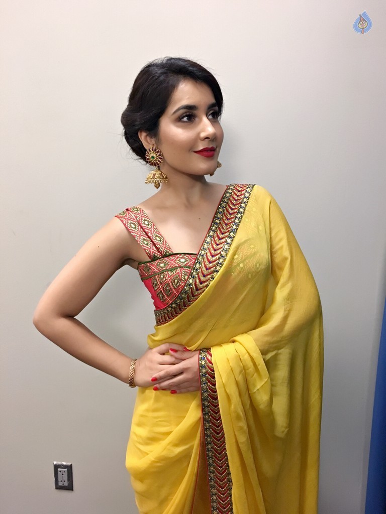 Raashi Khanna Gallery - 10 / 20 photos