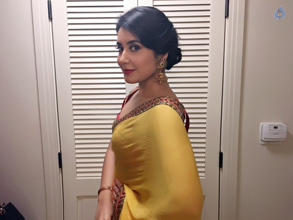 Raashi Khanna Gallery - 20 / 20 photos