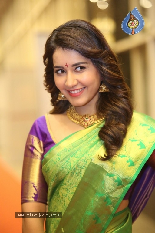 Raashi Khanna Gallery - 16 / 38 photos