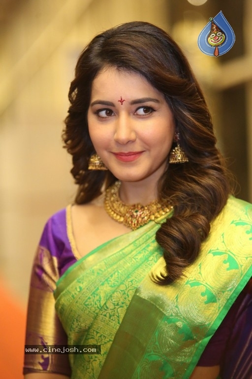 Raashi Khanna Gallery - 25 / 38 photos