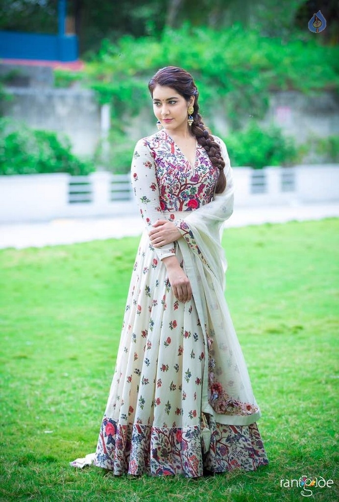 Raashi Khanna Latest Photos - 5 / 10 photos