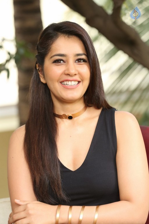 Raashi Khanna Photos - 32 / 61 photos