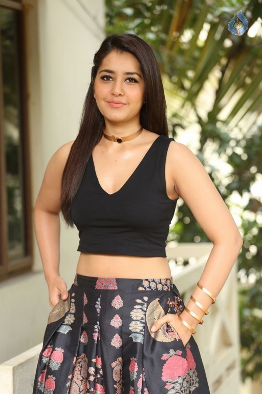 Raashi Khanna Photos - 35 / 61 photos