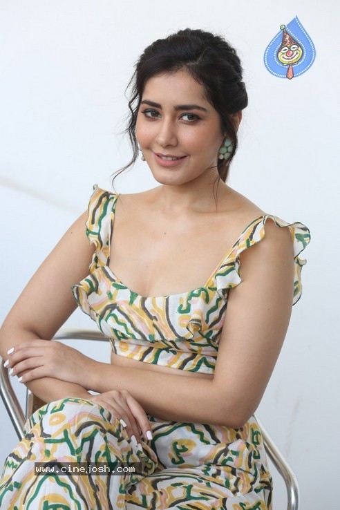 Raashi Khanna Photos - 4 / 42 photos