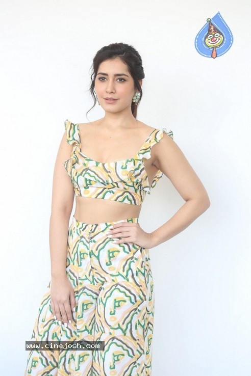 Raashi Khanna Photos - 6 / 42 photos