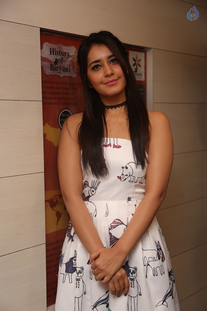 Raashi Khanna Photos - 15 / 33 photos