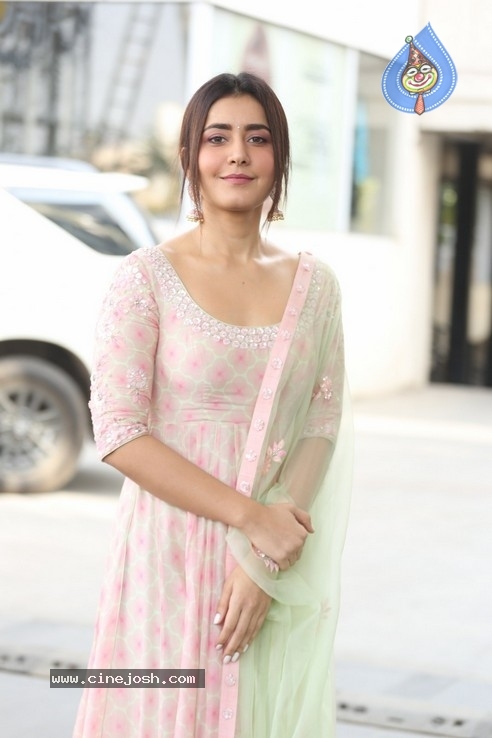 Raashi Khanna Photos - 15 / 20 photos