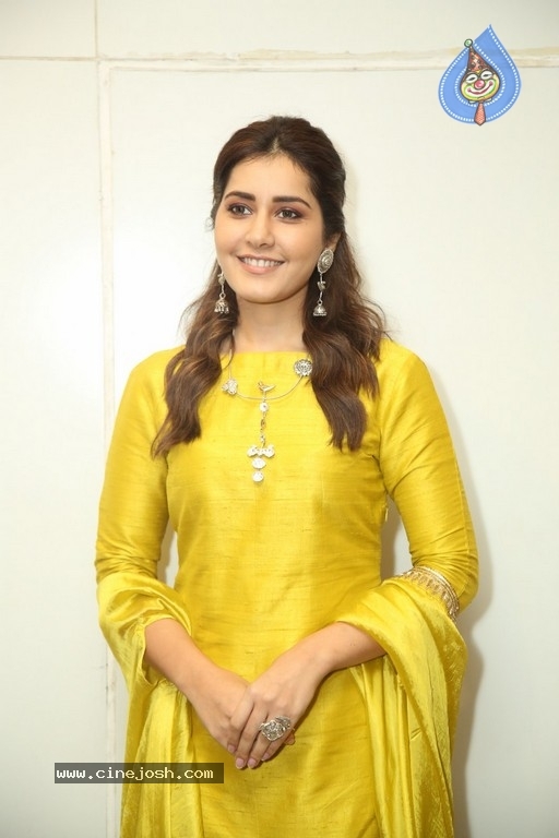 Raashi Khanna Photos - 2 / 21 photos