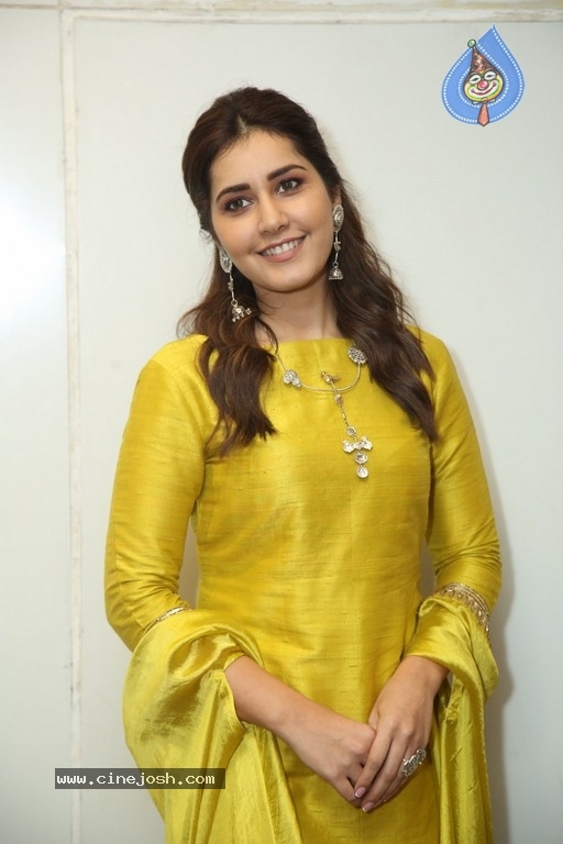 Raashi Khanna Photos - 8 / 21 photos