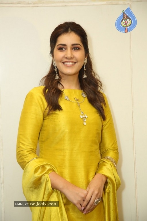 Raashi Khanna Photos - 12 / 21 photos