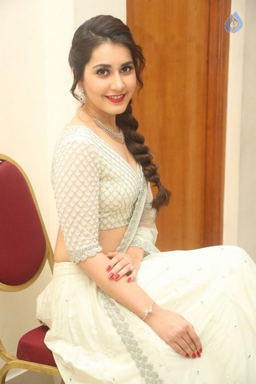 Raashi Khanna Pics - 29 / 29 photos