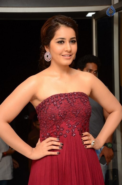 Raashi Khanna Pics - 8 / 40 photos