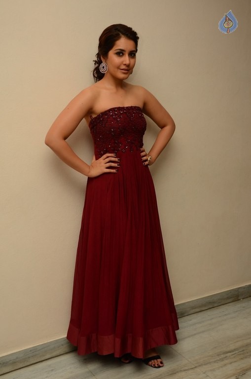 Raashi Khanna Pics - 9 / 40 photos