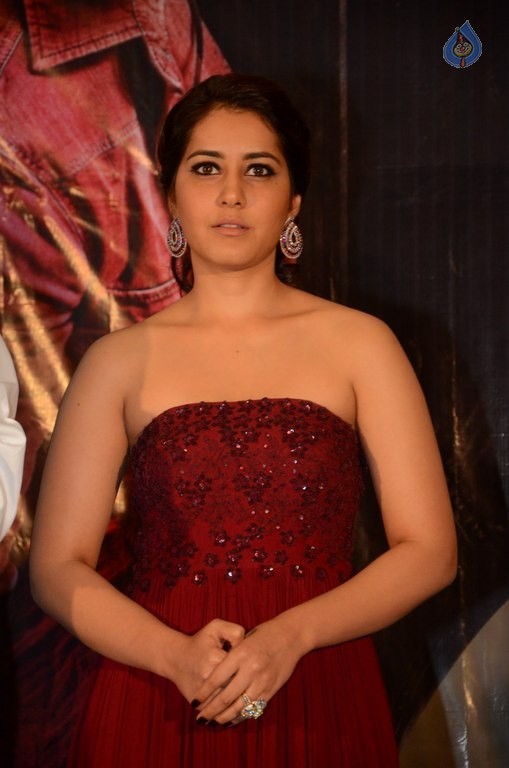 Raashi Khanna Pics - 11 / 40 photos