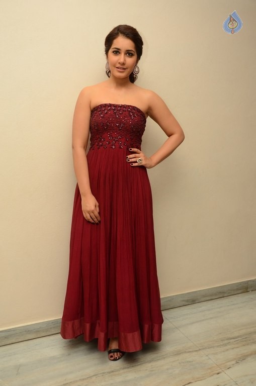 Raashi Khanna Pics - 19 / 40 photos