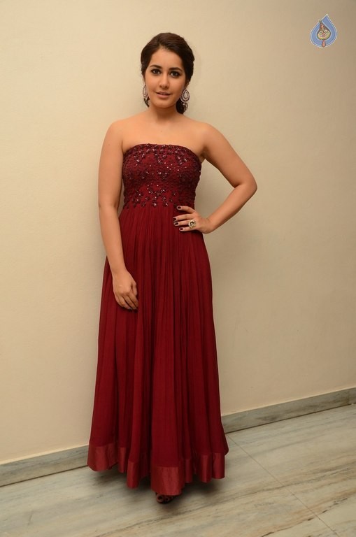 Raashi Khanna Pics - 34 / 40 photos