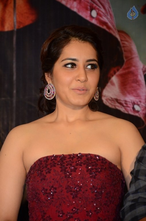 Raashi Khanna Pics - 35 / 40 photos