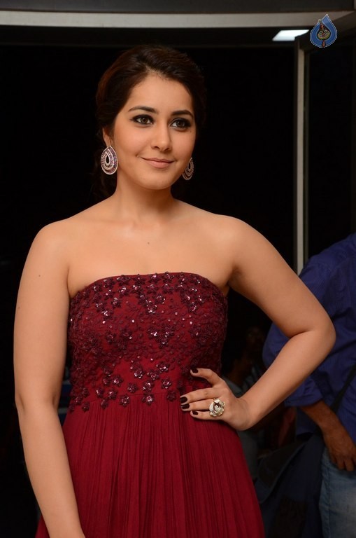 Raashi Khanna Pics - 37 / 40 photos