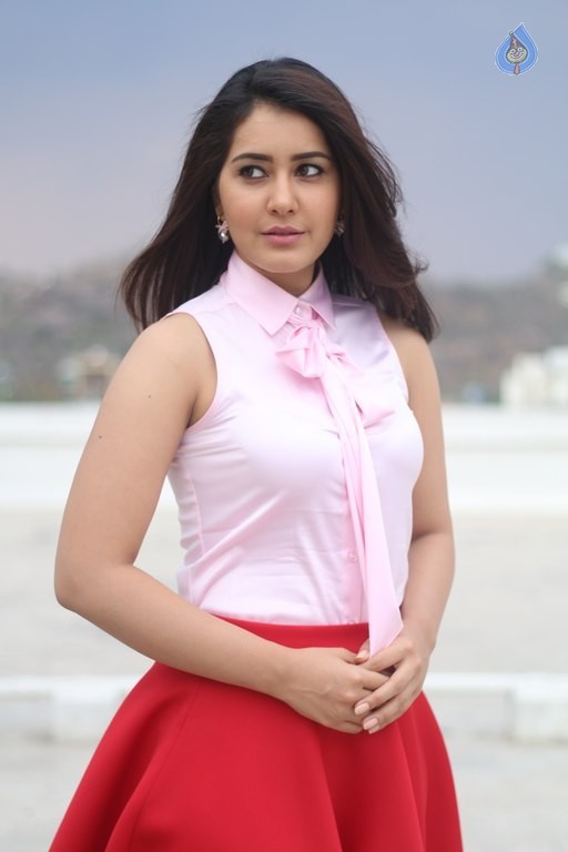 Raashi Khanna Pictures - 9 / 26 photos