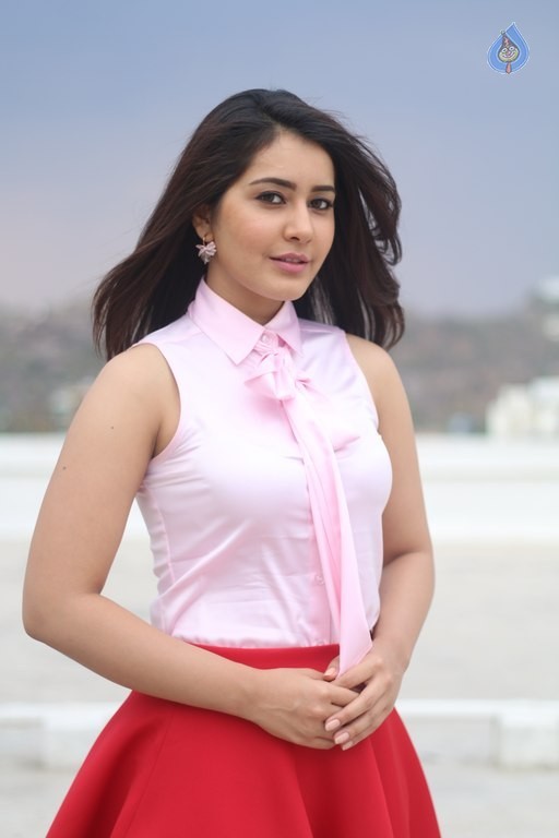 Raashi Khanna Pictures - 23 / 26 photos