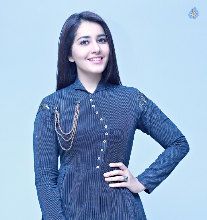 Raashi Khanna Pictures - 5 / 10 photos