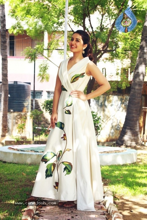 Raashi Khanna Pictures - 4 / 9 photos