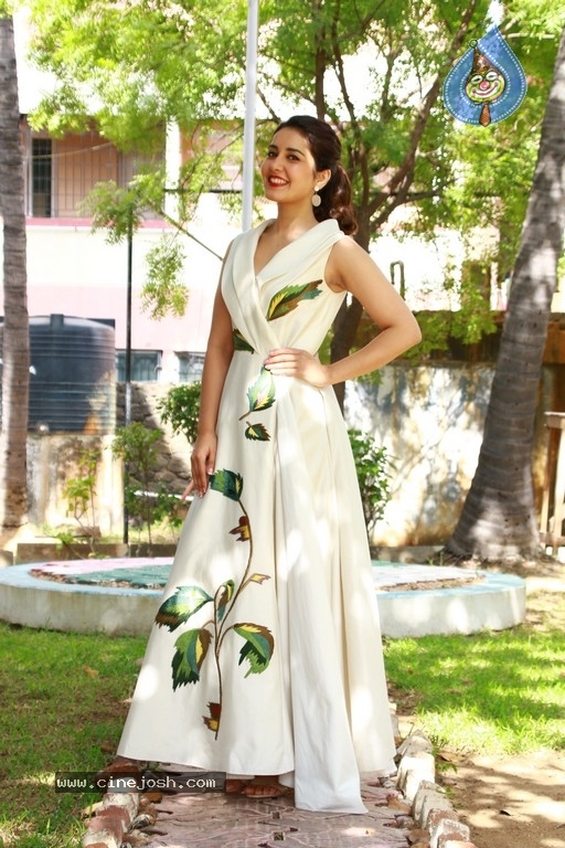 Raashi Khanna Pictures - 8 / 9 photos