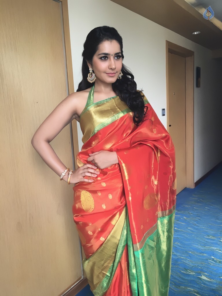 Raashi Khanna Stills - 1 / 7 photos