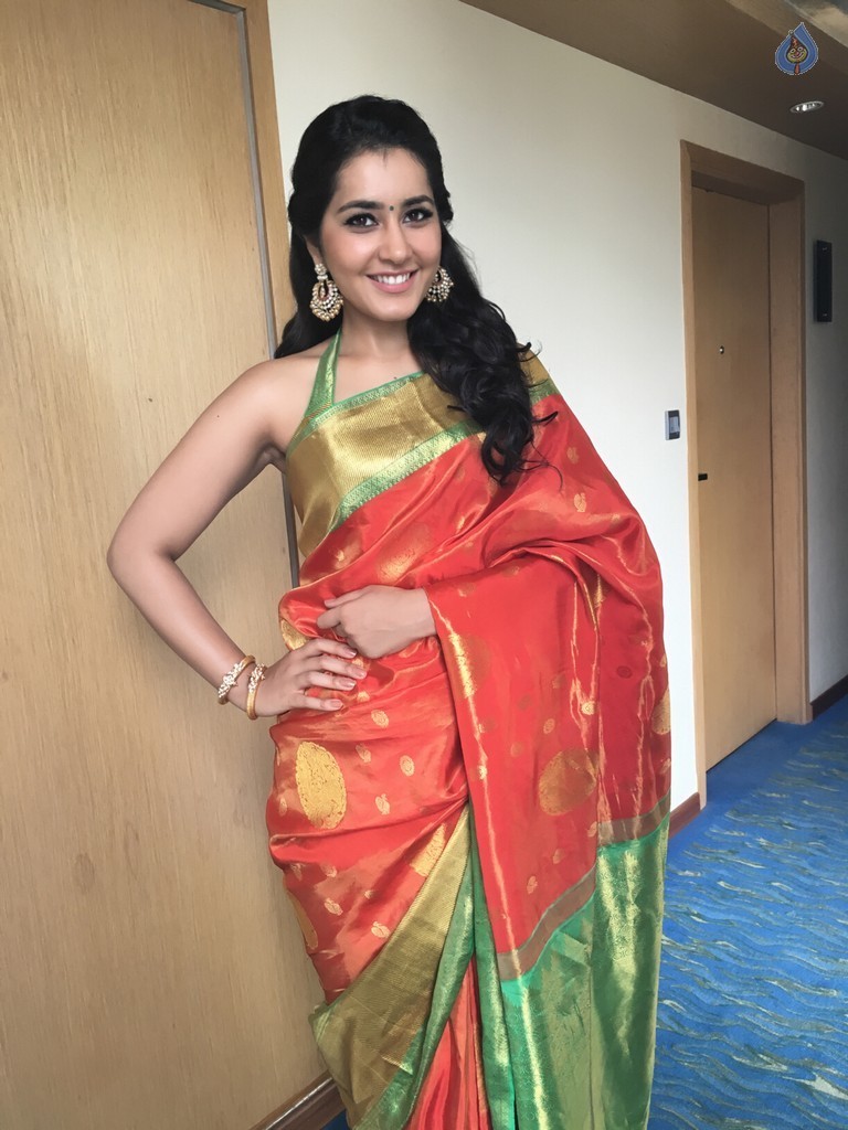 Raashi Khanna Stills