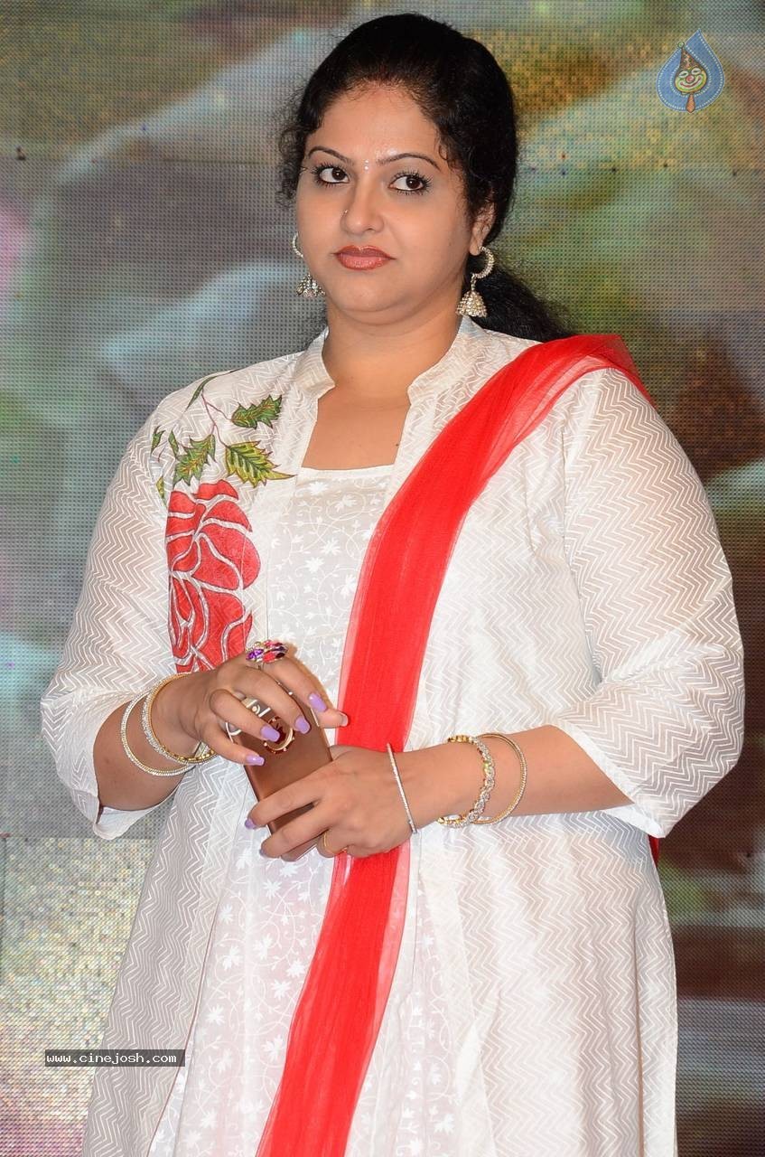 Raasi at Jilla Audio Launch - 23 / 38 photos