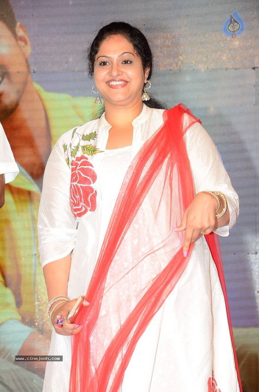 Raasi at Jilla Audio Launch - 25 / 38 photos