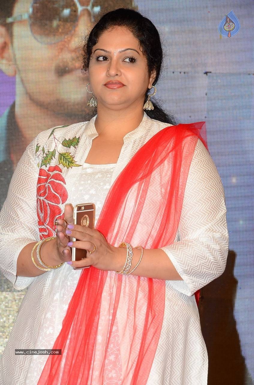 Raasi at Jilla Audio Launch - 31 / 38 photos