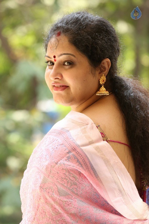 Raasi Latest Gallery - 4 / 34 photos