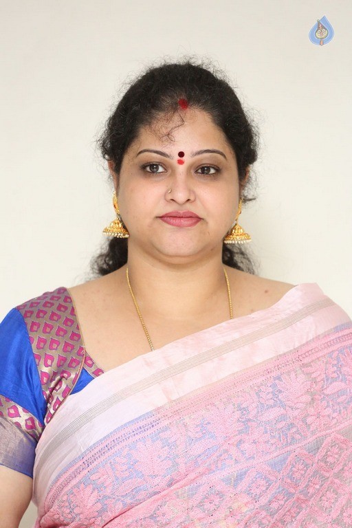 Raasi Latest Gallery - 10 / 34 photos