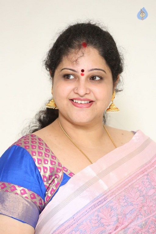 Raasi Latest Gallery - 16 / 34 photos