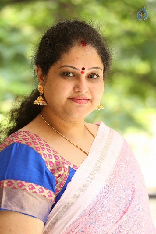 Raasi Latest Gallery - 17 / 34 photos