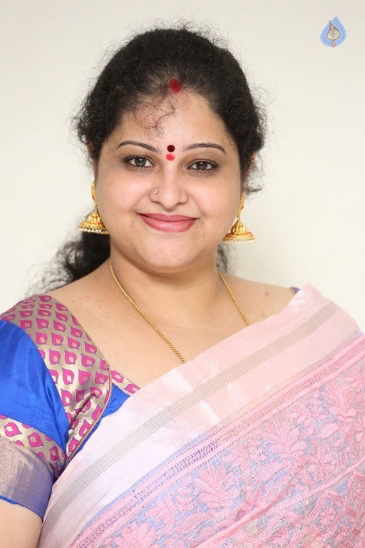 Raasi Latest Gallery - 20 / 34 photos