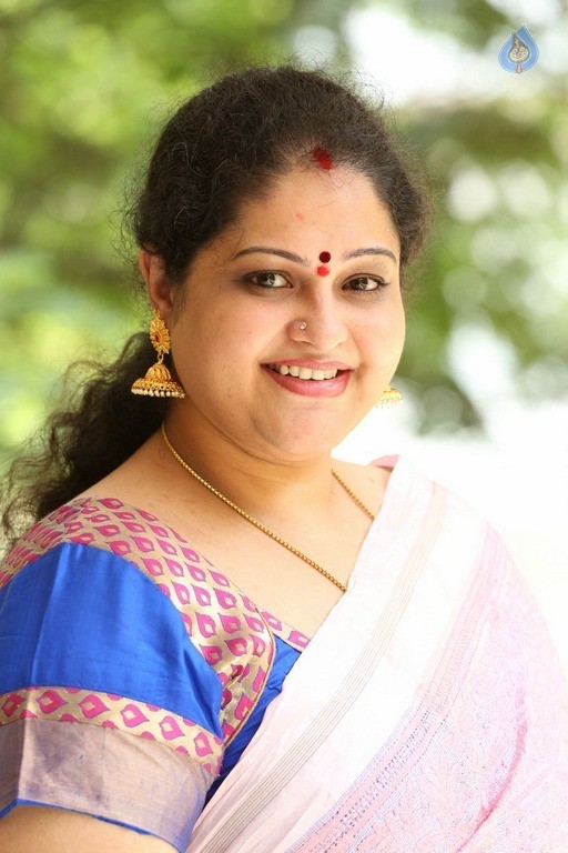 Raasi Latest Gallery - 32 / 34 photos