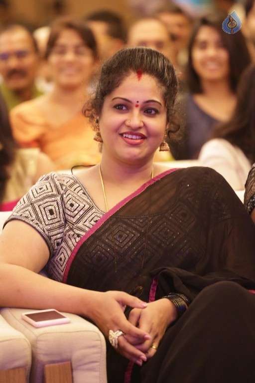 Raasi New Images - 10 / 21 photos