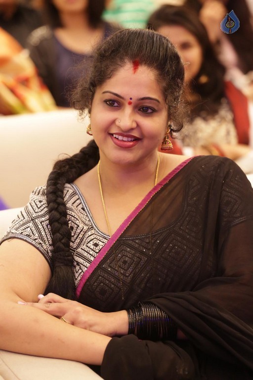 Raasi New Images - 11 / 21 photos