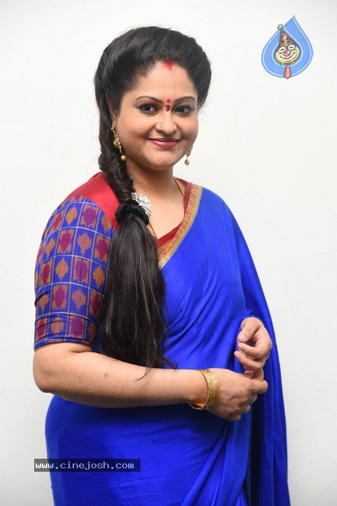 Raasi New Stills - 2 / 18 photos