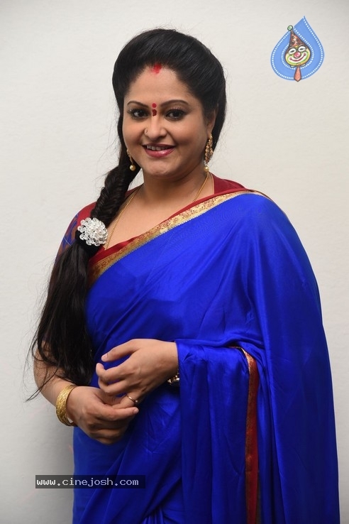 Raasi New Stills - 7 / 18 photos