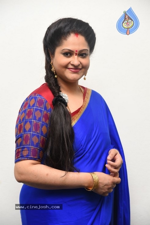 Raasi New Stills - 10 / 18 photos