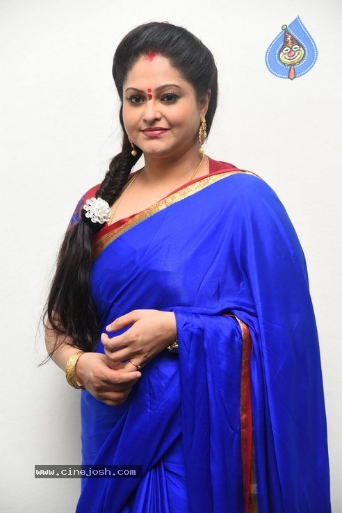 Raasi New Stills - 12 / 18 photos