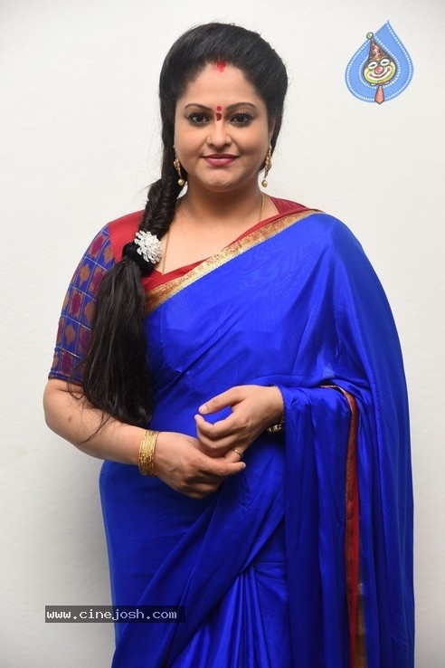 Raasi New Stills - 13 / 18 photos