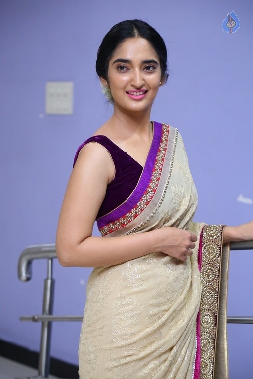 Radhika Photos - 5 / 14 photos