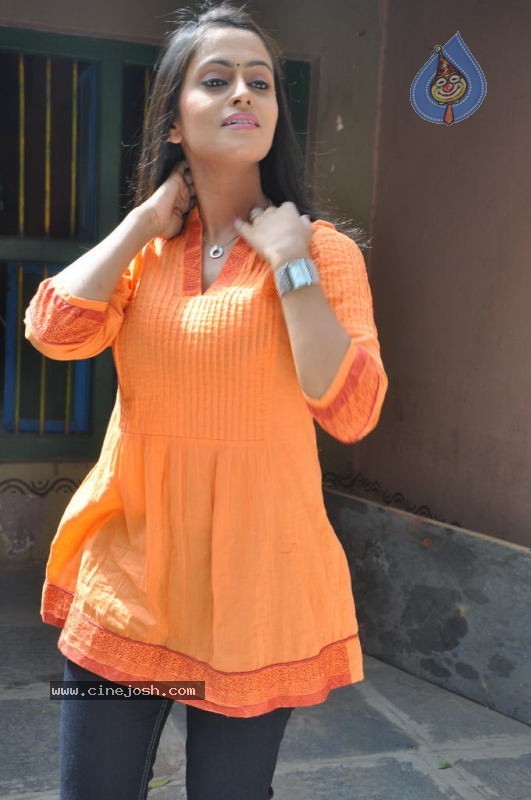 Radhika Stills - 5 / 41 photos