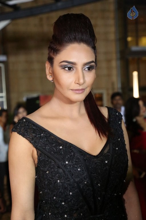 Ragini Dwivedi Photos - 10 / 29 photos