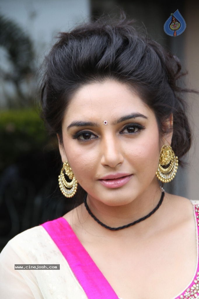 Ragini Dwivedi Hot Stills - 1 / 141 photos